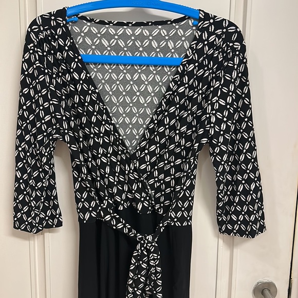 NWOT Korean fabric stretchy V neck dress with lining, sleeves & belt ! Size L! - Picture 3 of 7